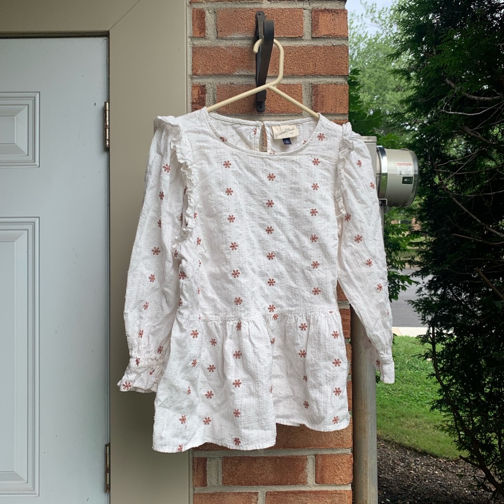 Cute white top with orange accents